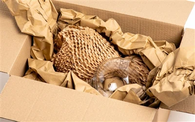 Kako odabrati ambalažu za lomljive predmete: saćasti papir, papirnatu foliju ...